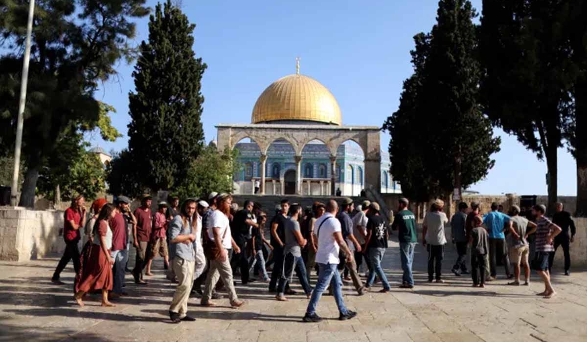 124 Settlers Storm Al-Aqsa Mosque While Protected by Occupation Soldiers
